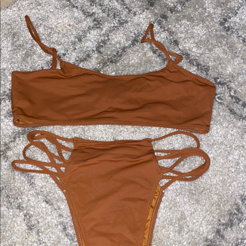 Bikini - Picture 3 of 5